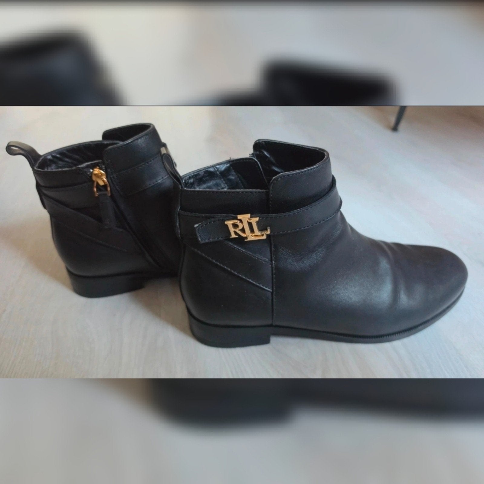 Ralph Lauren zwarte leren enkellaarsjes met gouden details, Zwart, Lage of Enkellaarzen, Ophalen of Verzenden, Zo goed als nieuw