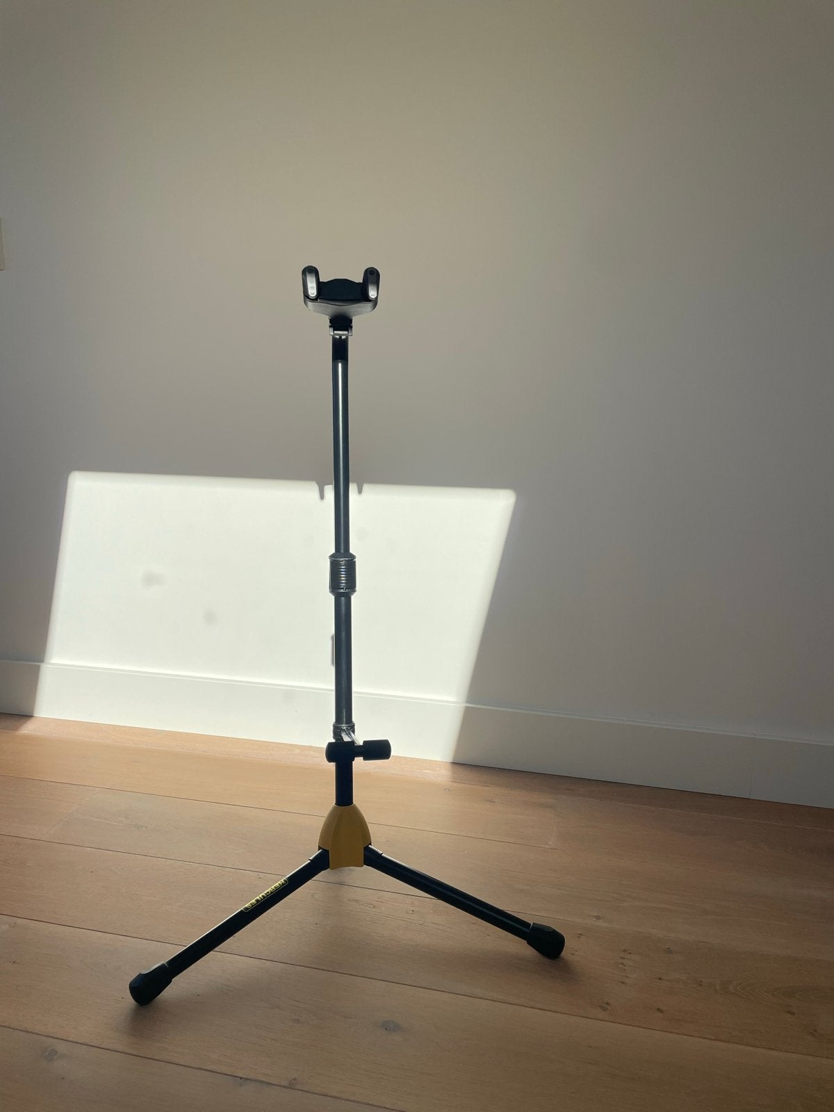 Hercules Gitaarstandaard met Auto Grab Holder, Ophalen, Zo goed als nieuw, Instrumentstandaard, Gitaar