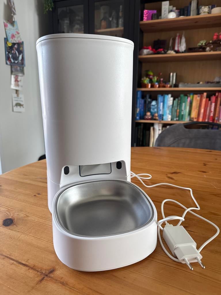 Automatische voerbak voor kleine hond of kat, Ophalen, Zo goed als nieuw