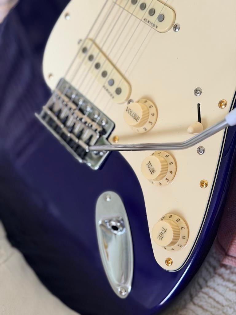 Squier Stratocaster by Fender - ZGAN, Ophalen of Verzenden, Zo goed als nieuw, Solid body, Overige merken