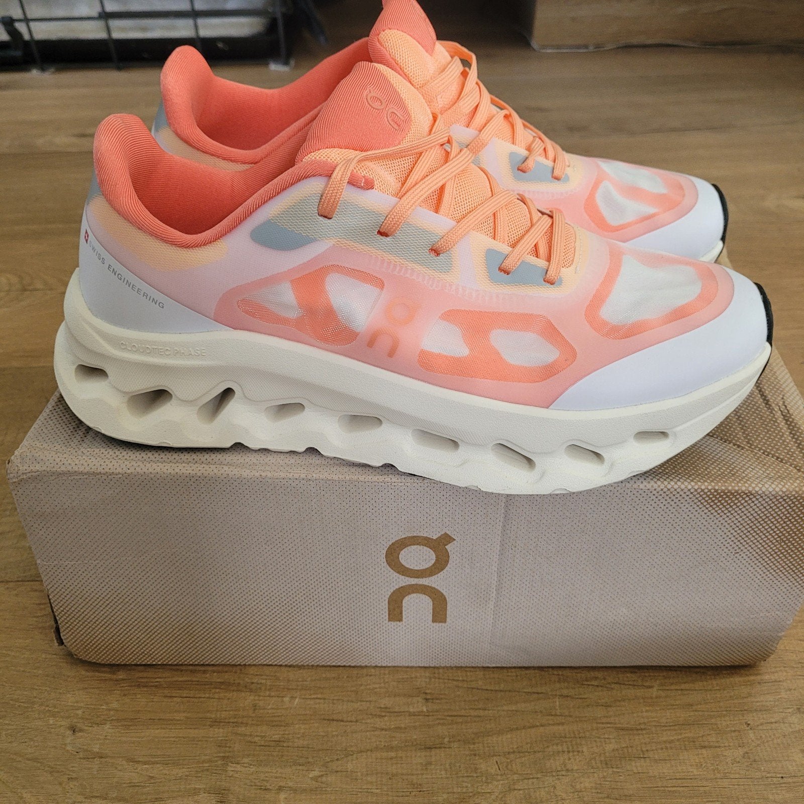 zalmroze sneakers, Overige merken, Overige typen, Ophalen of Verzenden, Zo goed als nieuw