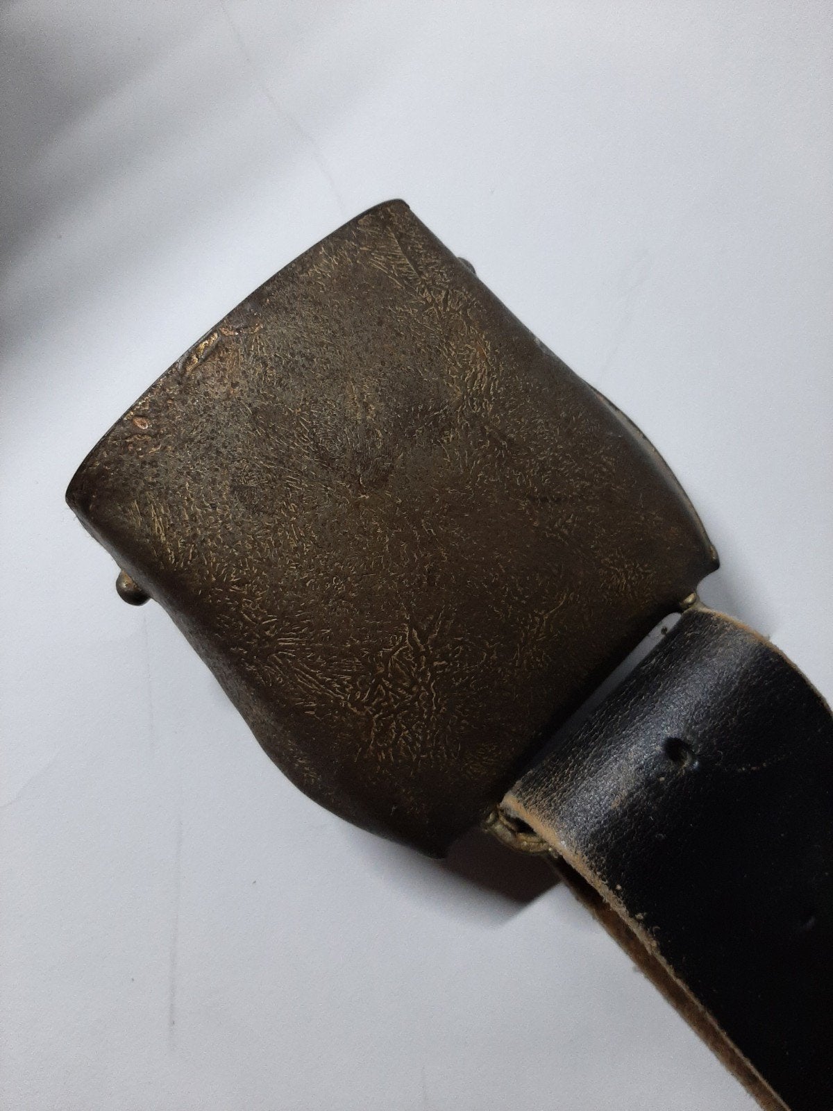 Antieke koebel met lederen riem en hanger, Ophalen of Verzenden