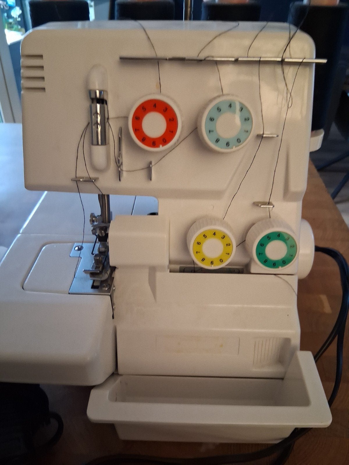overlock naaimachine, Hobby en Vrije tijd, Naaimachines en Toebehoren, Ophalen, Gebruikt, Naaimachine