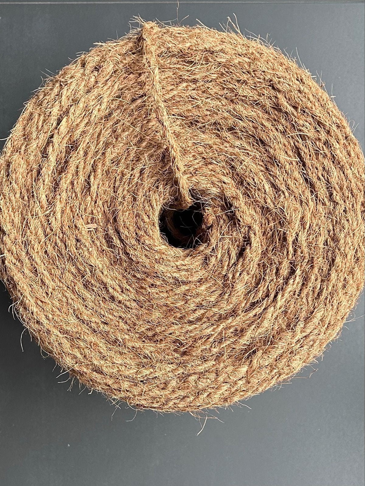 Prachtig kokos touw - 6 kg rol voor decoratie en knutselen, Gebruikt, Overige thema's, Ophalen of Verzenden, Natuurlijk materiaal