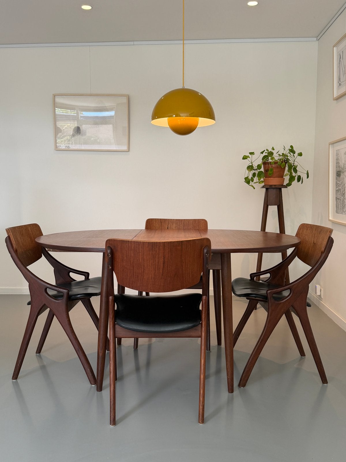 Deense eetset: 6 Hovmand-Olsen stoelen + Van Teeffelen tafel, Ophalen, Zo goed als nieuw, Mid century, 4 tot 6 stoelen