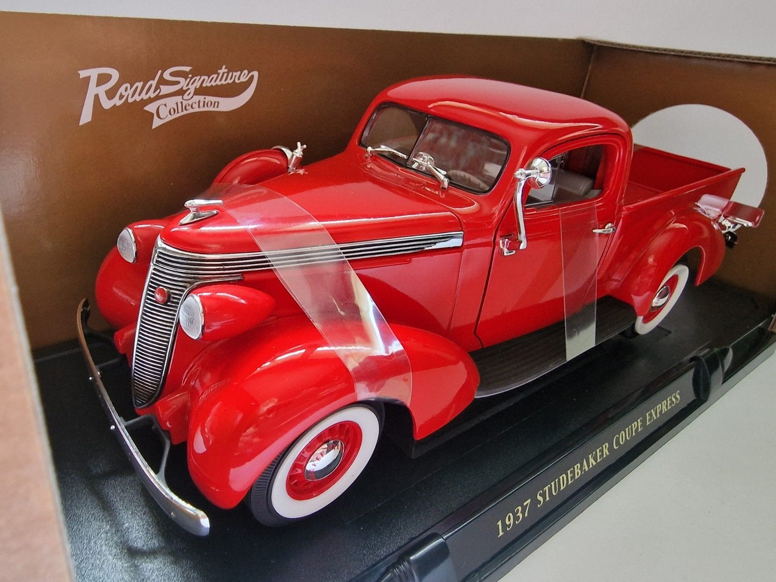 1937 studebaker coupe express Road signature collection 1:18, Ophalen of Verzenden, Zo goed als nieuw, Auto, Overige merken
