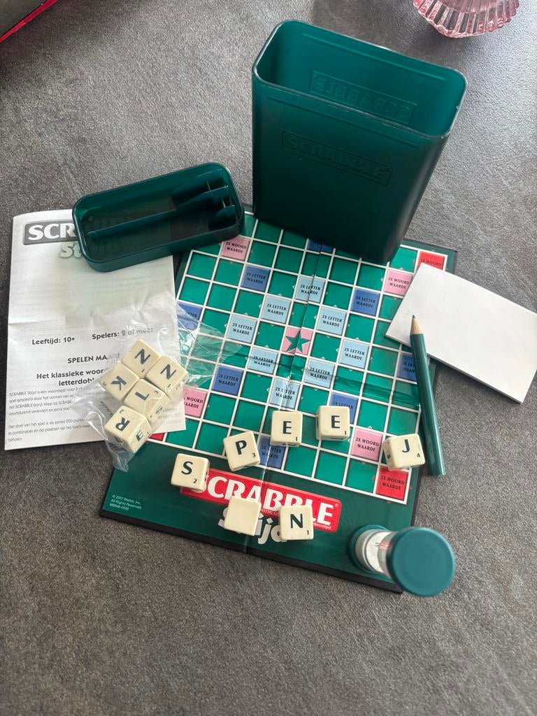 Scrabble Reisspel - Compact Woordspel voor Onderweg, Hobby en Vrije tijd, Gezelschapsspellen | Bordspellen, Drie of vier spelers