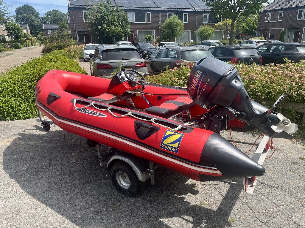 Zodiac Futura 3.80 m + 25 PK Yamaha 4-takt + Trailer, Watersport en Boten, Rubberboten, Ophalen, Aluminium, Gebruikt, 4 m