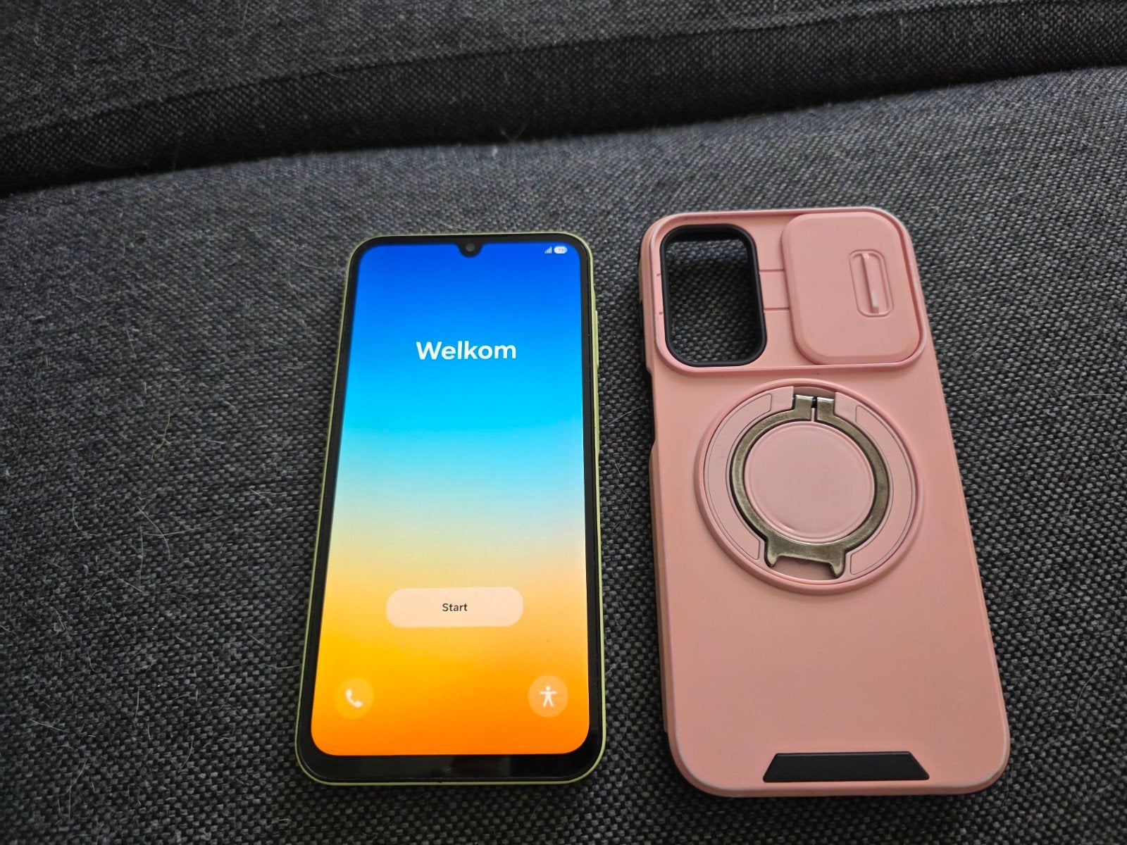 Samsung A15 128GB geel incl. rozehoesje met ringhouder en ca, Overige kleuren, Ophalen of Verzenden, Zo goed als nieuw, 128 GB