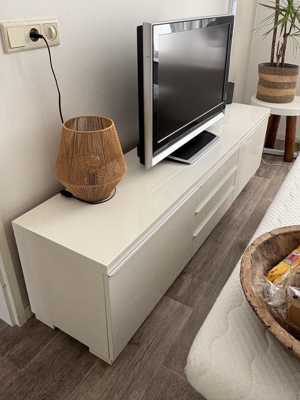 Modern TV-meubel / dressoir met lades - hoogglans wit, Huis en Inrichting, Kasten | Dressoirs, Overige materialen, Gebruikt, 150 tot 200 cm