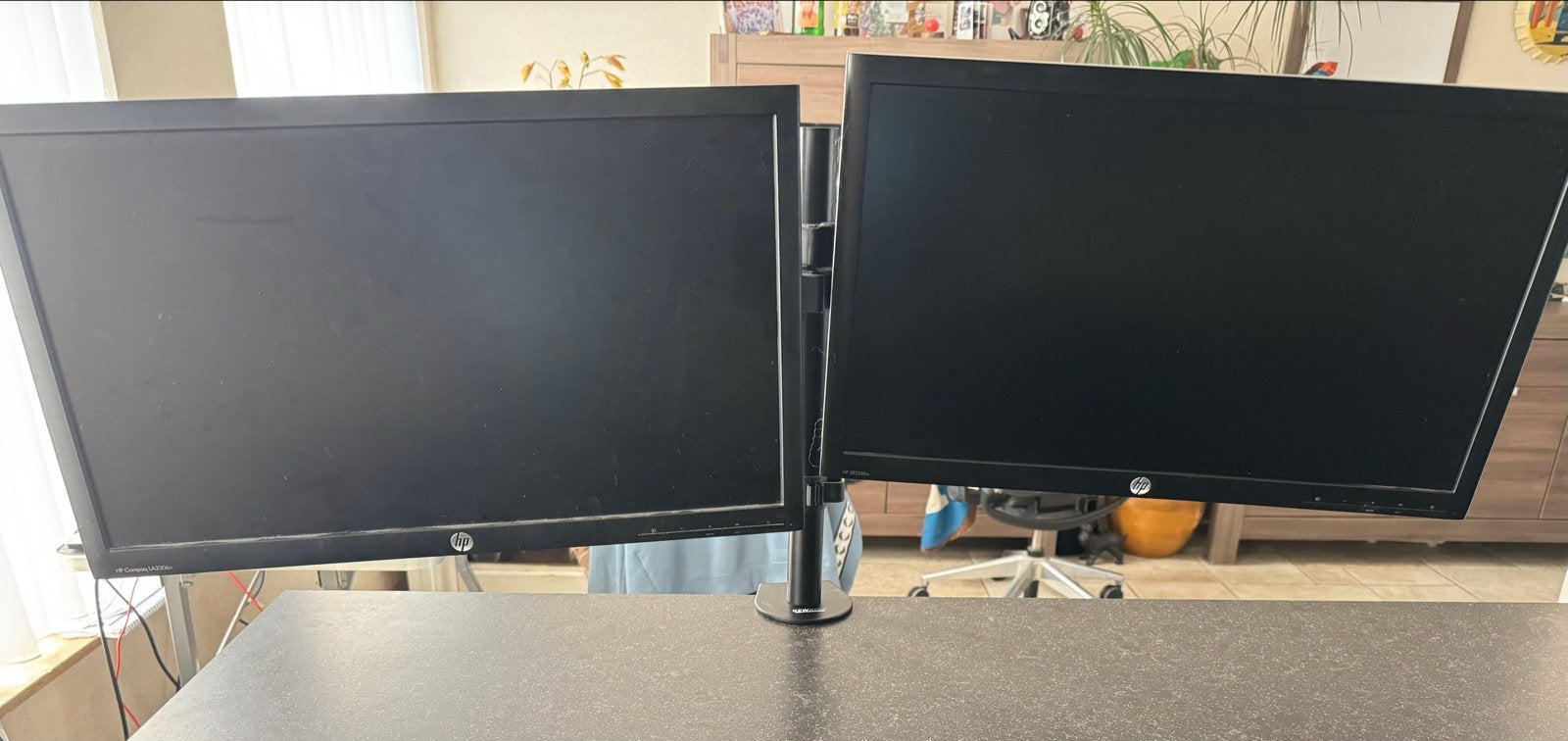HP Compaq LA2306x & HP ZR2330w monitoren met NEWSTAR stand, Gebruikt, IPS, In hoogte verstelbaar, Full HD