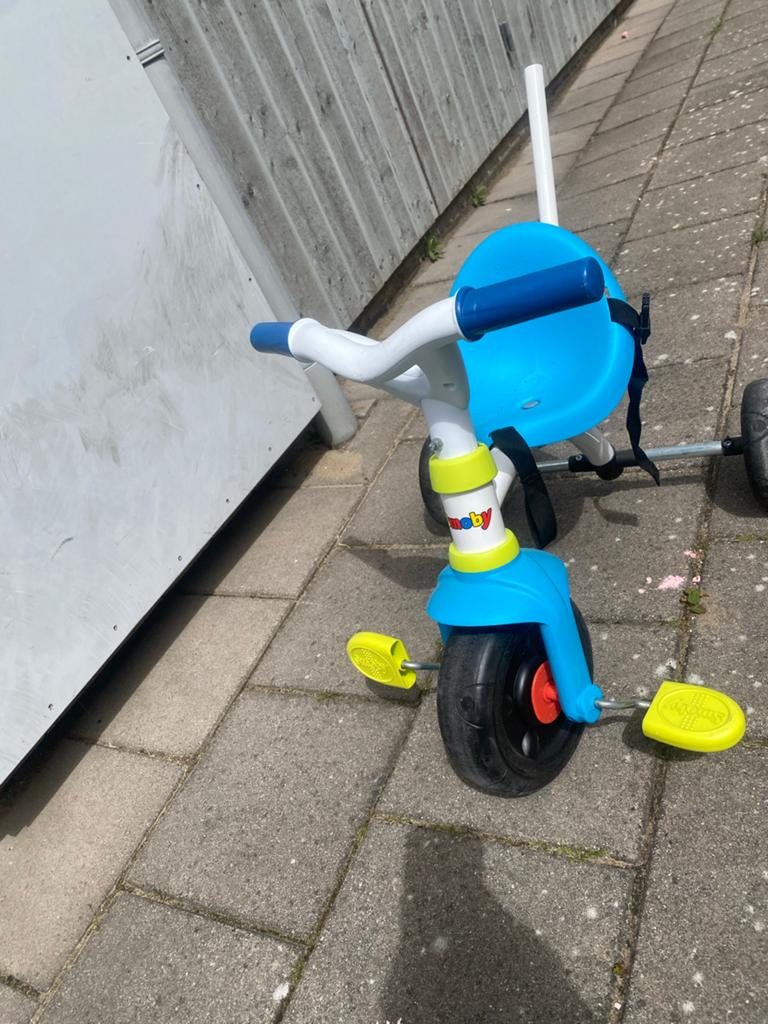 Kinderfietsen: Smoby driewieler, Spiderman en roze Sjoef, Ophalen, Gebruikt, Velgrem, 16 tot 20 inch