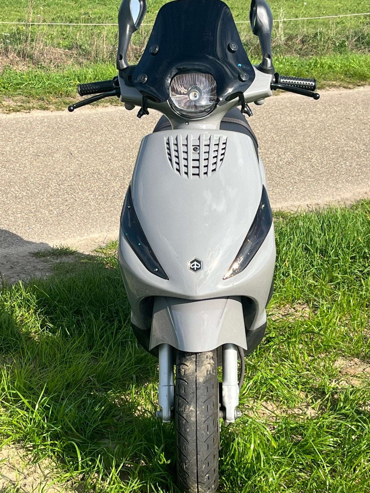 Piaggio zip 4t 50cc iget (2024 nieuwstaat), Fietsen en Brommers, Ophalen, Maximaal 45 km/u, Zip, Zo goed als nieuw