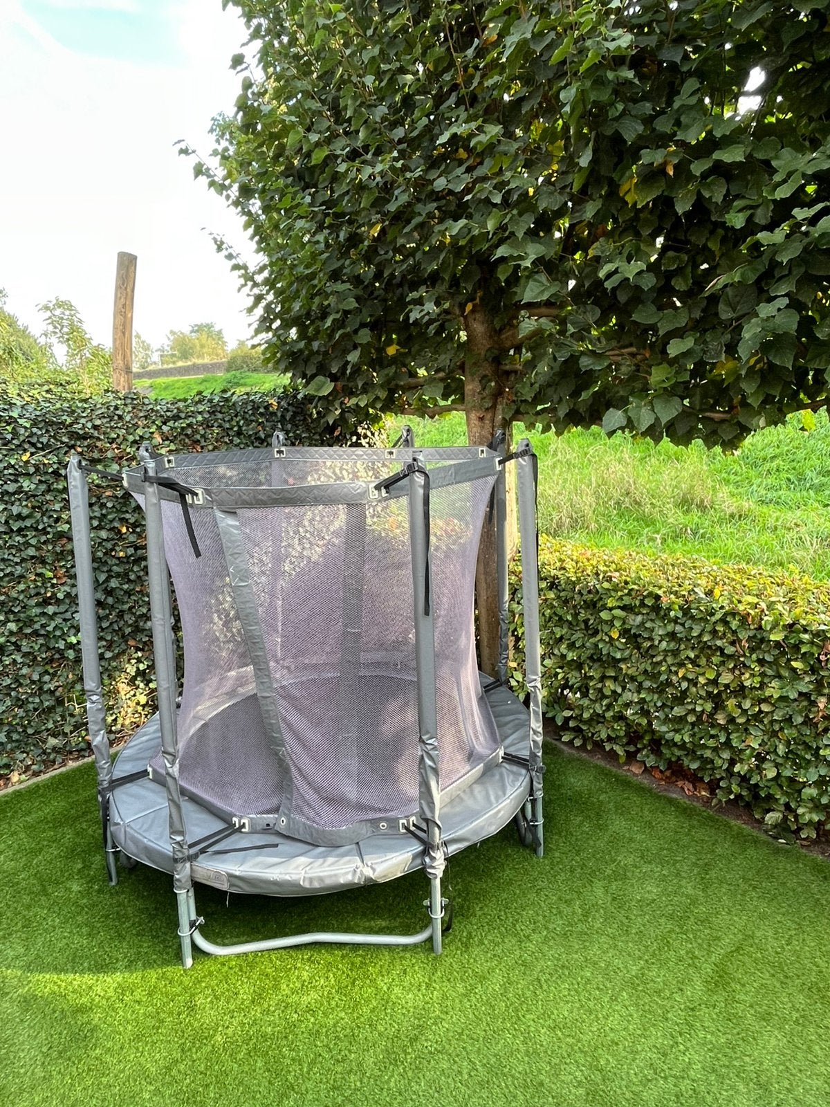 Hele mooie Avyna trampoline, Ophalen, Gebruikt