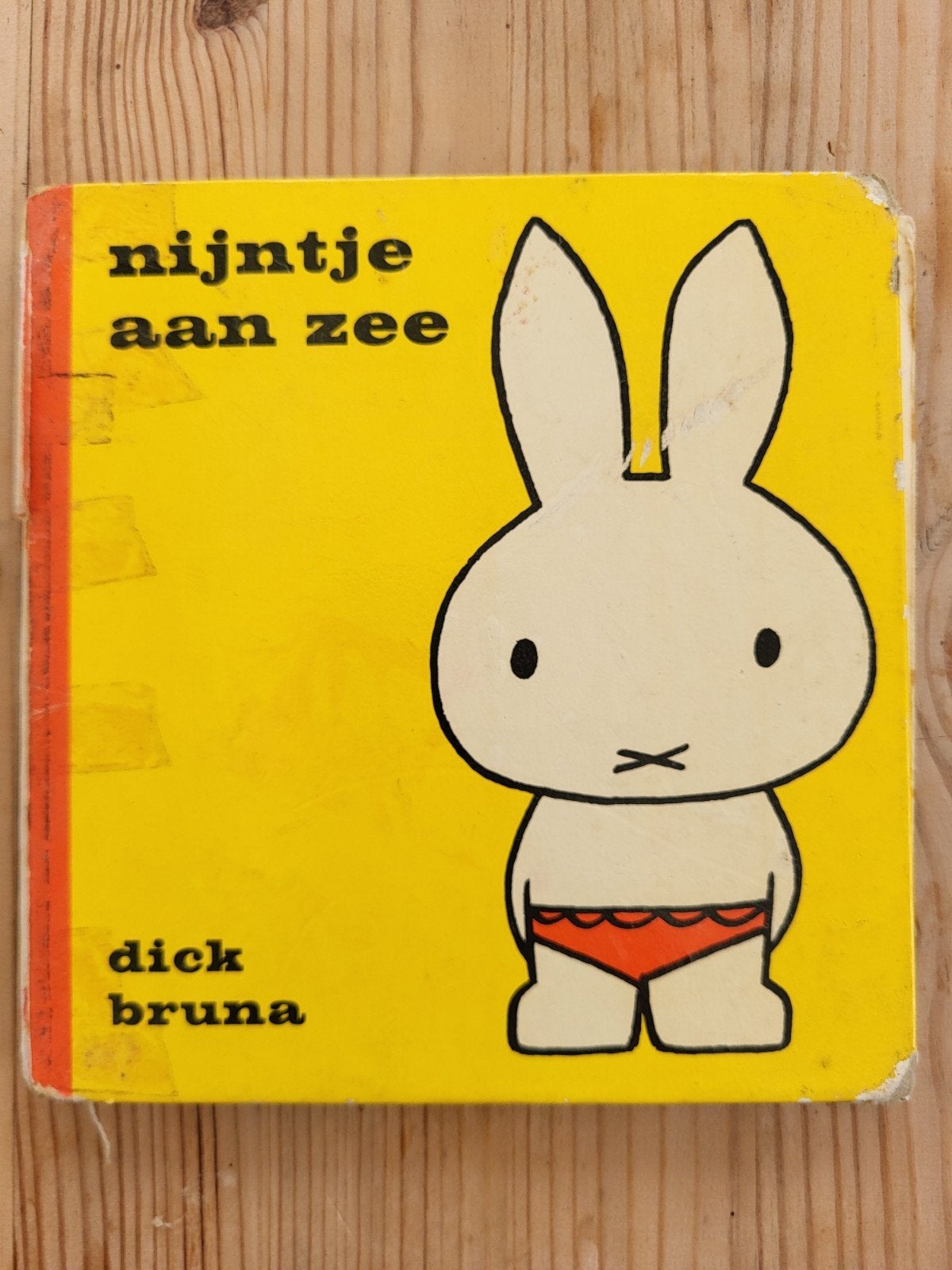 Nijntje aan Zee - Dick Bruna (Vintage), Ophalen of Verzenden, Gelezen, Dick Bruna, 2 tot 3 jaar