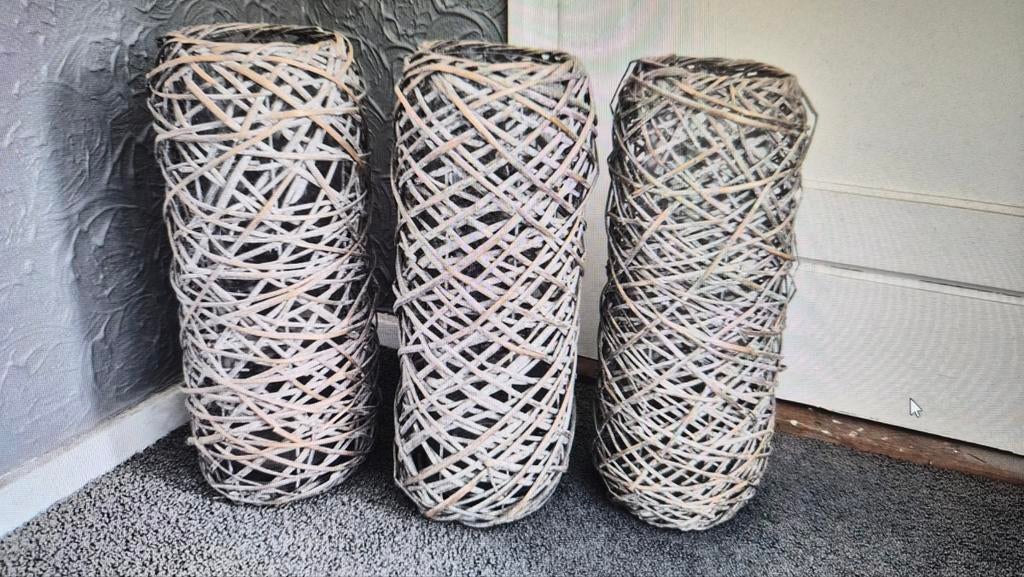Set van 3 decoratieve rotan vazen/pilaren, Ophalen, Gebruikt, Overige kleuren, Overige materialen