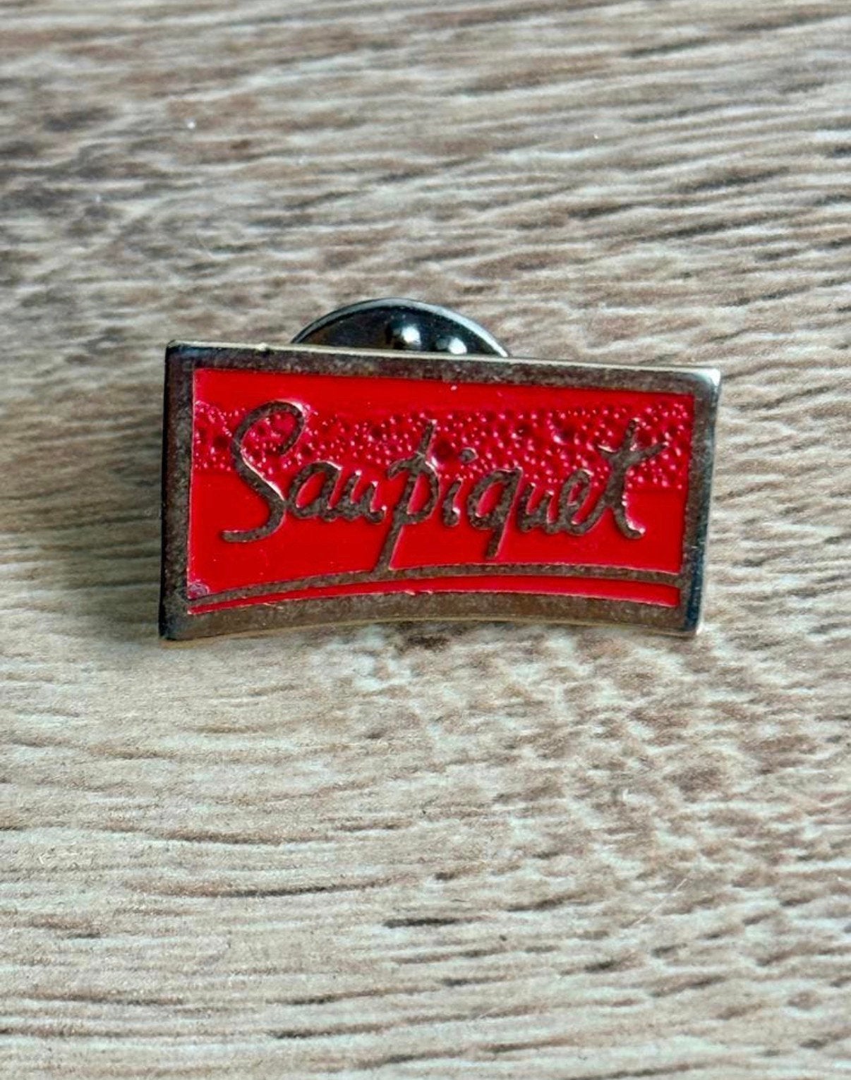 Saupiguet Vintage Pin, Verzamelen, Speldjes, Pins en Buttons, Ophalen of Verzenden, Gebruikt, Overige onderwerpen, Speldje of Pin