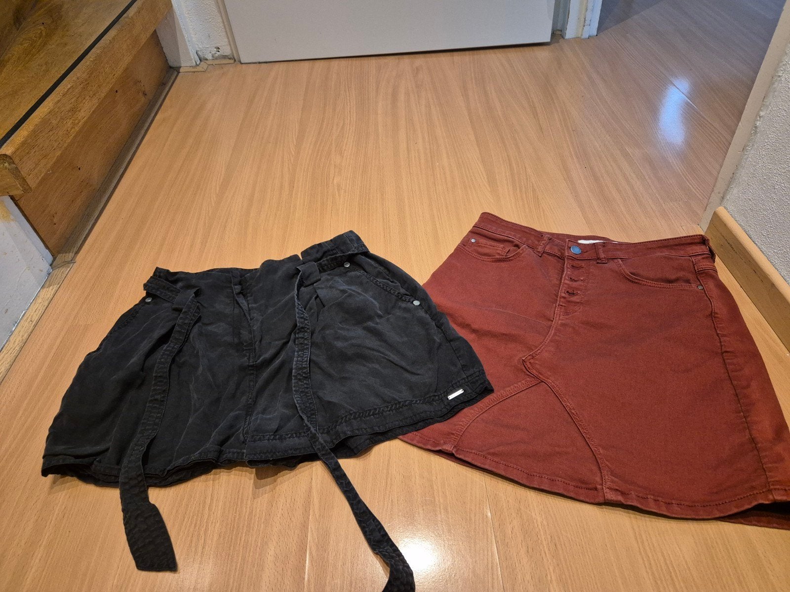 Broek en rok maat M, Kleding | Dames, Rokken, Ophalen of Verzenden, Gedragen, Maat 38/40 (M), Zwart