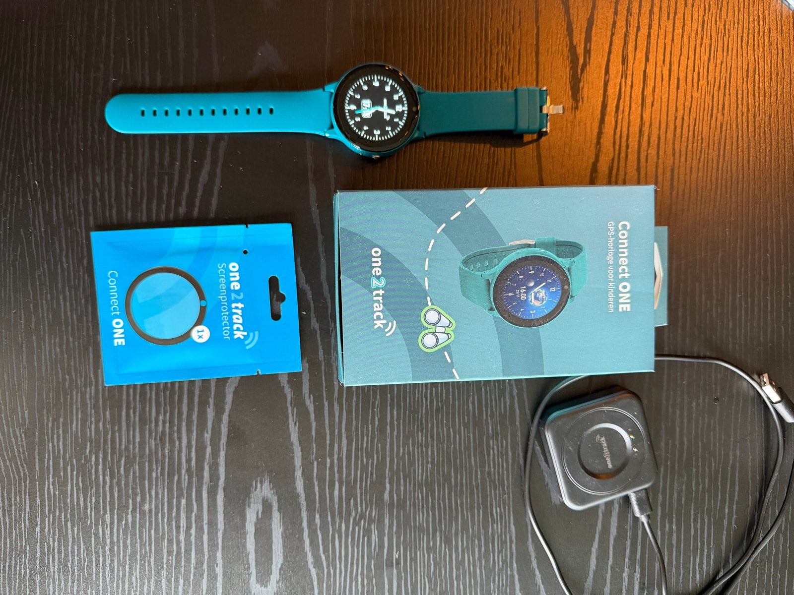 One2Track horloge met nieuwe screenprotector en oplader, Ophalen of Verzenden, Zo goed als nieuw, Zwart, Jongen of Meisje