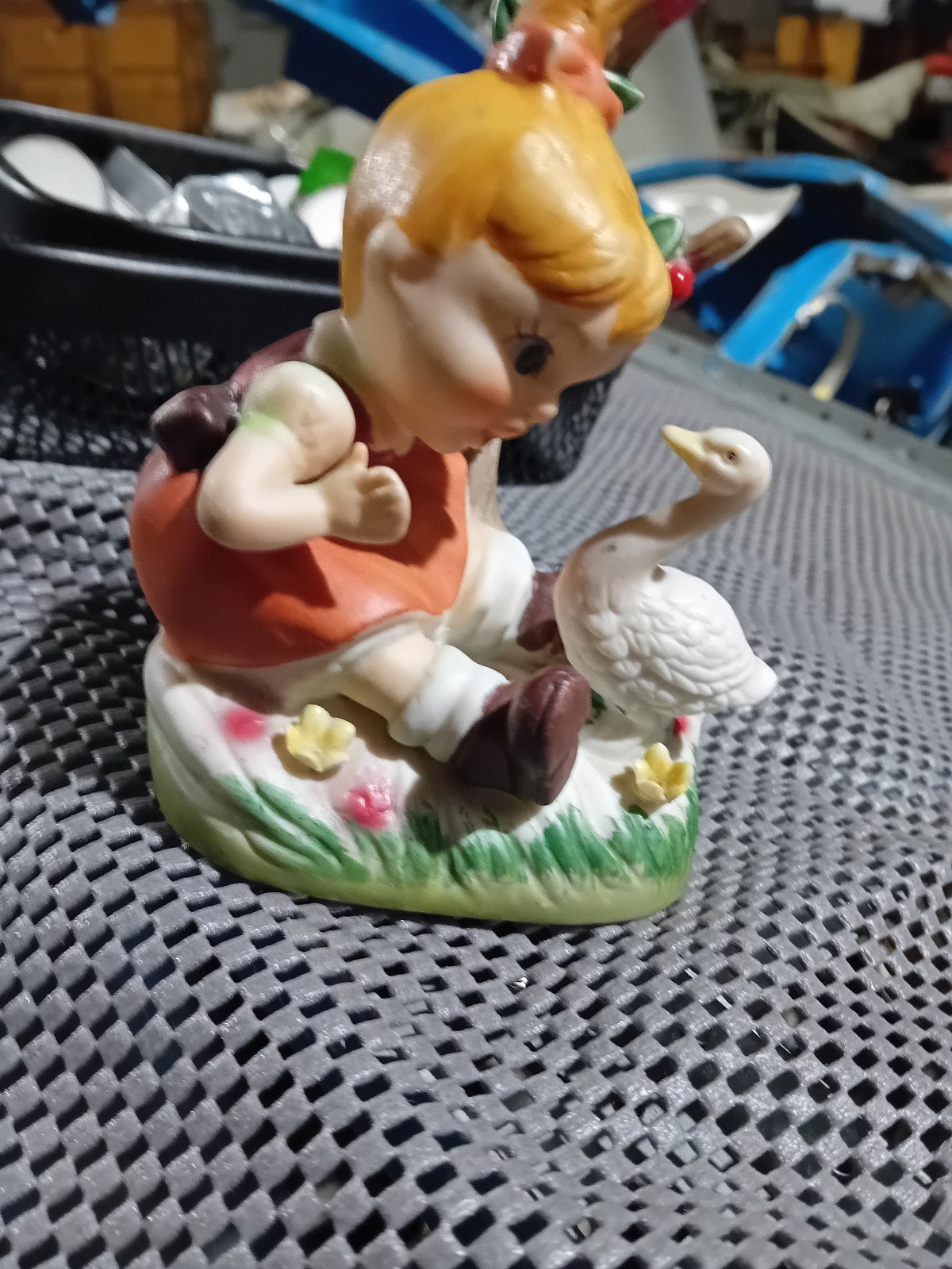 Vintage beeldje meisje met gans, Ophalen, Zo goed als nieuw, Mens