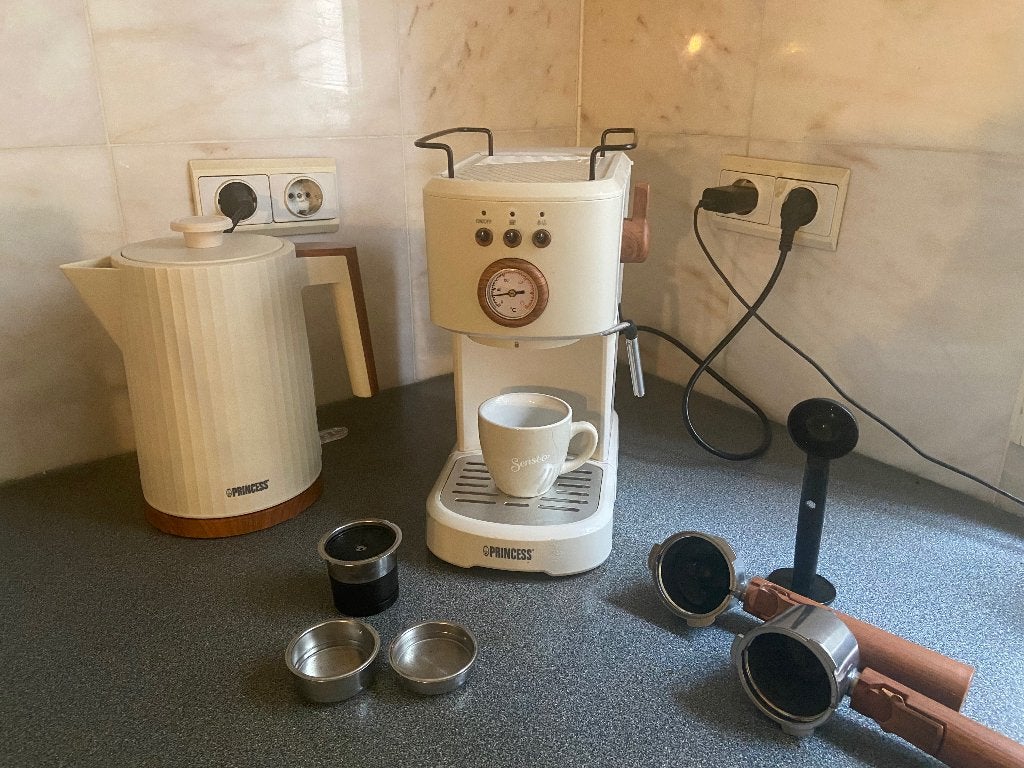 Princess espressomachine en waterkoker Japandi, Gebruikt, Espresso apparaat, Ophalen of Verzenden, Gemalen koffie