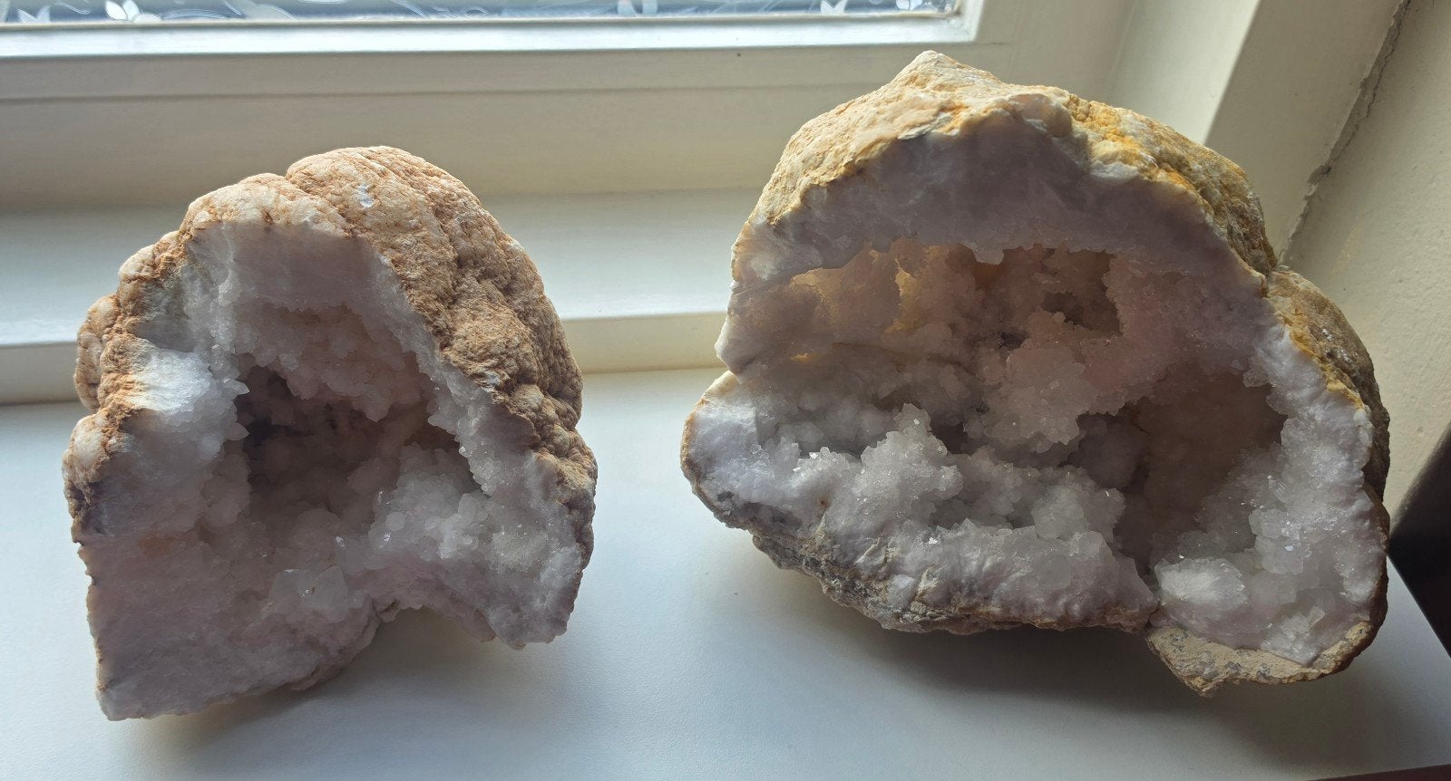 Marokkaanse Bergkristal Geode - Prachtig Lichtspel, Verzamelen, Ophalen of Verzenden