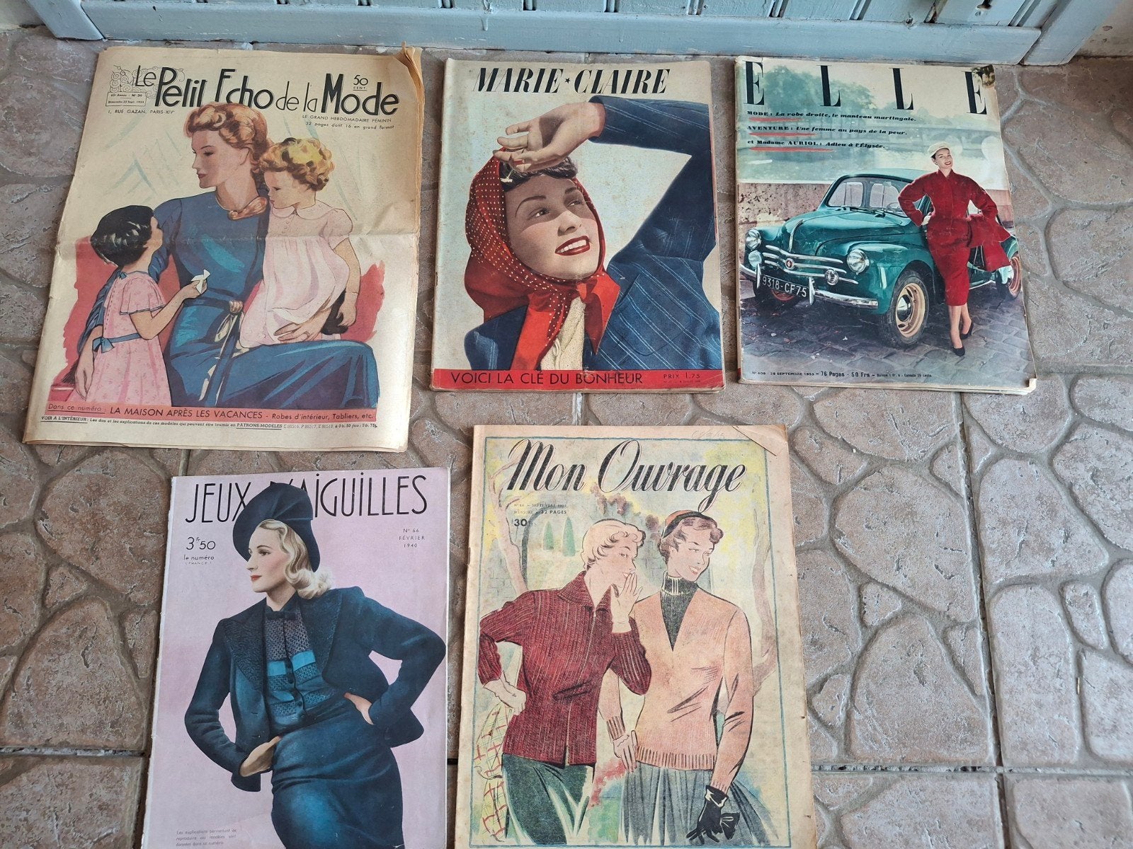 Vintage Marie Claire, Elle, Mon Ouvrage - Jaren '40-'50, Ophalen of Verzenden, Gelezen, Damesbladen