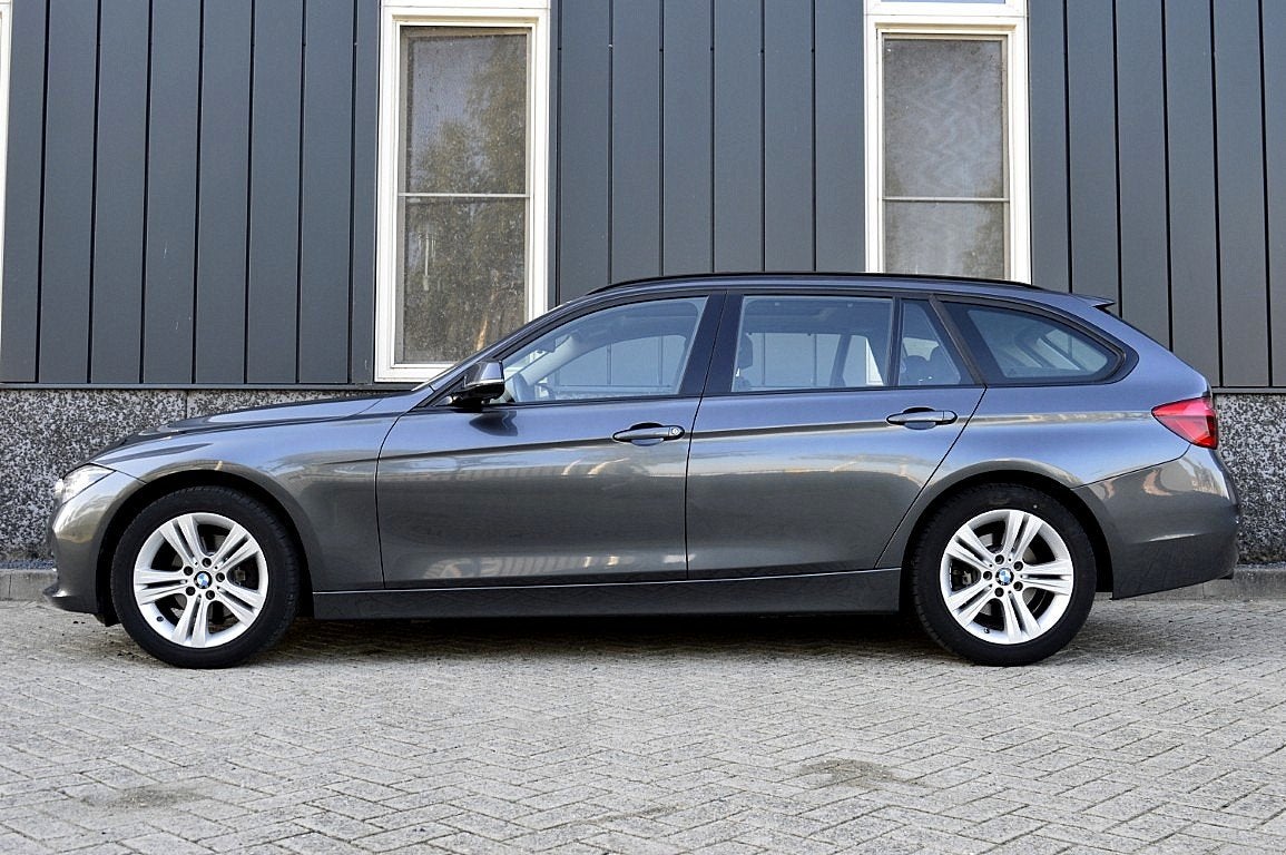 BMW 3 Serie Touring 320i xDrive Sport Rijklaarprijs-Garantie, Auto's, Automaat, Stof, Euro 6, 4 cilinders