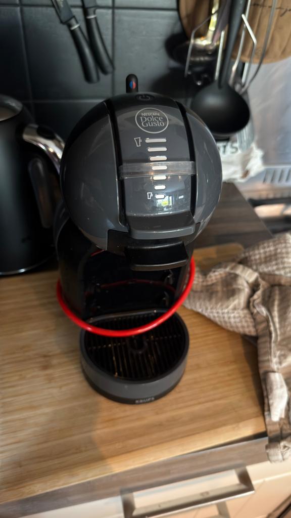 Nescafé Dolce Gusto Koffiezetapparaat, Witgoed en Apparatuur, Koffiezetapparaten, Ophalen, Gebruikt, Koffiemachine, 1 kopje