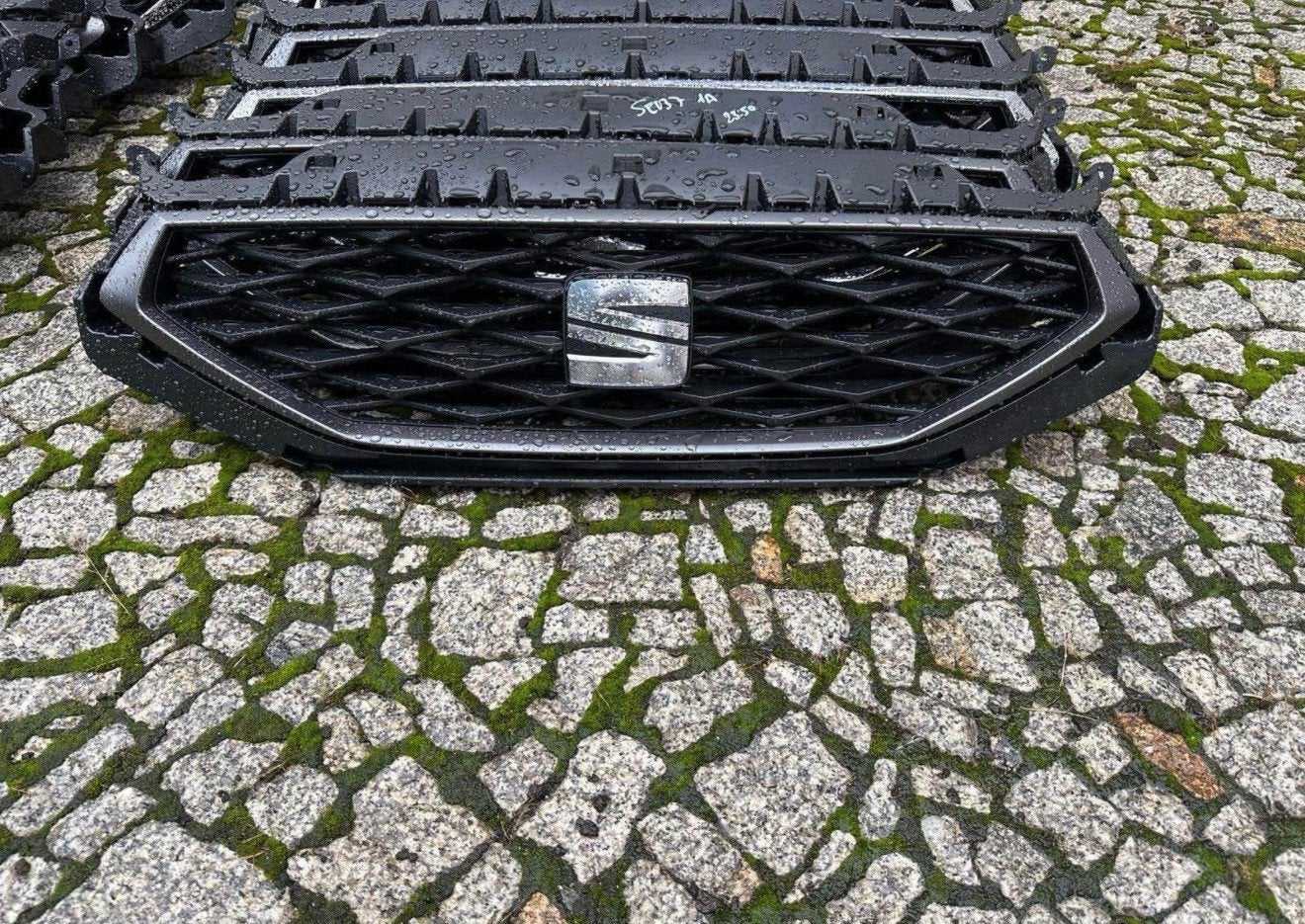 Seat leon FR grille rooster voorbumper 5FA853651, Gebruikt, Autovia A-2, Km 585 585
08760  Martorell, ES, Ophalen of Verzenden