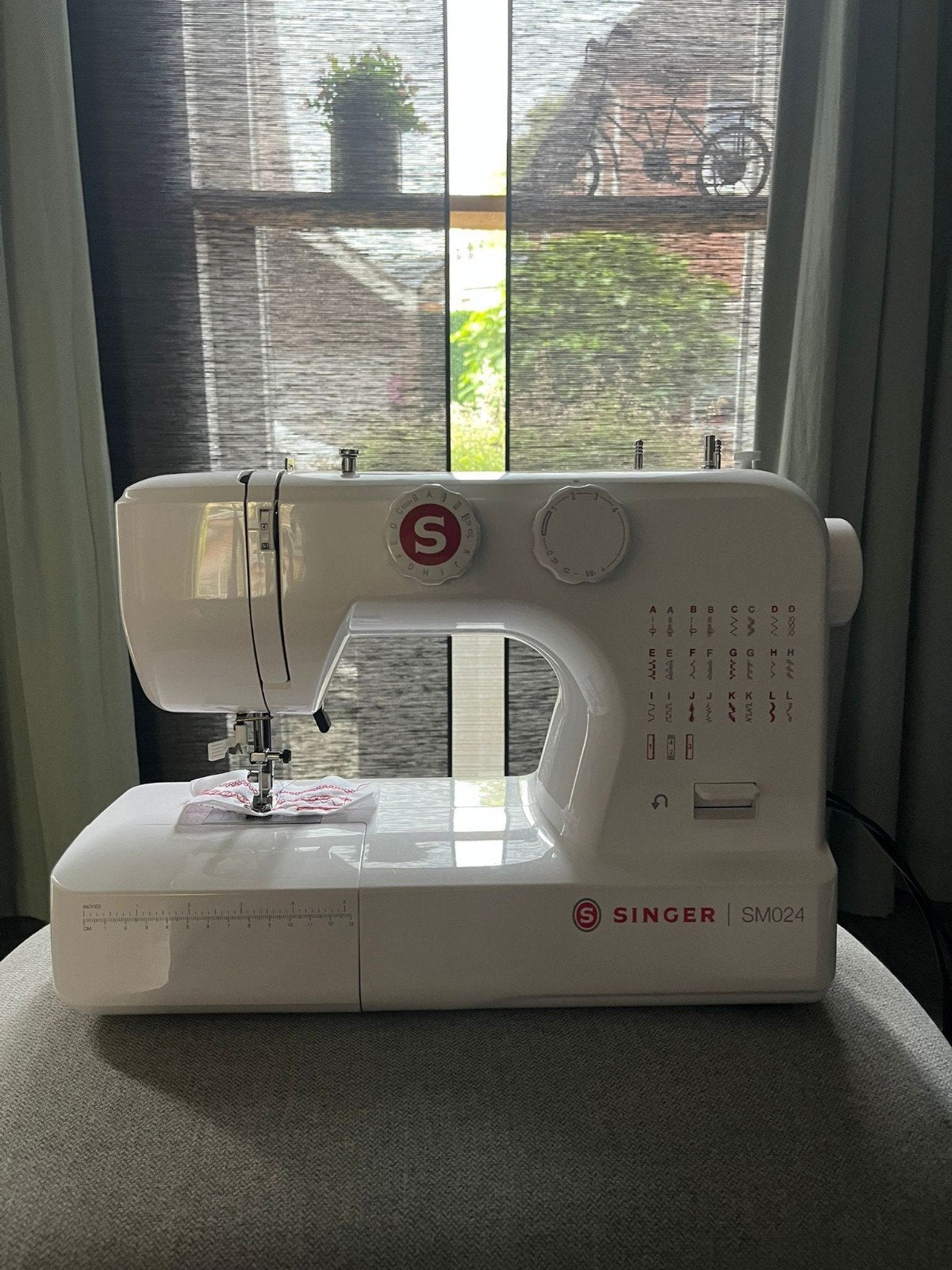 Singer SM 024 Naaimachine - Zo goed als nieuw met garantie, Hobby en Vrije tijd, Ophalen, Zo goed als nieuw, Naaimachine, Singer