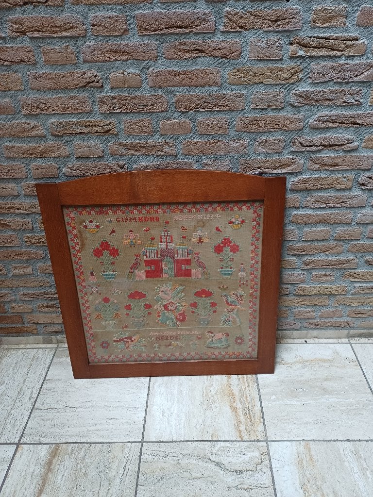 Antieke merklap in oude houten lijst, Antiek en Kunst, Antiek | Kleden en Textiel, Ophalen