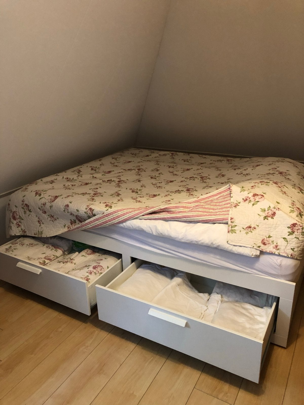 Ikea Brimnes bedbank uitschuifbaar & 2 nieuwe matrassen, Ophalen, Wit, 200 cm, 160 cm