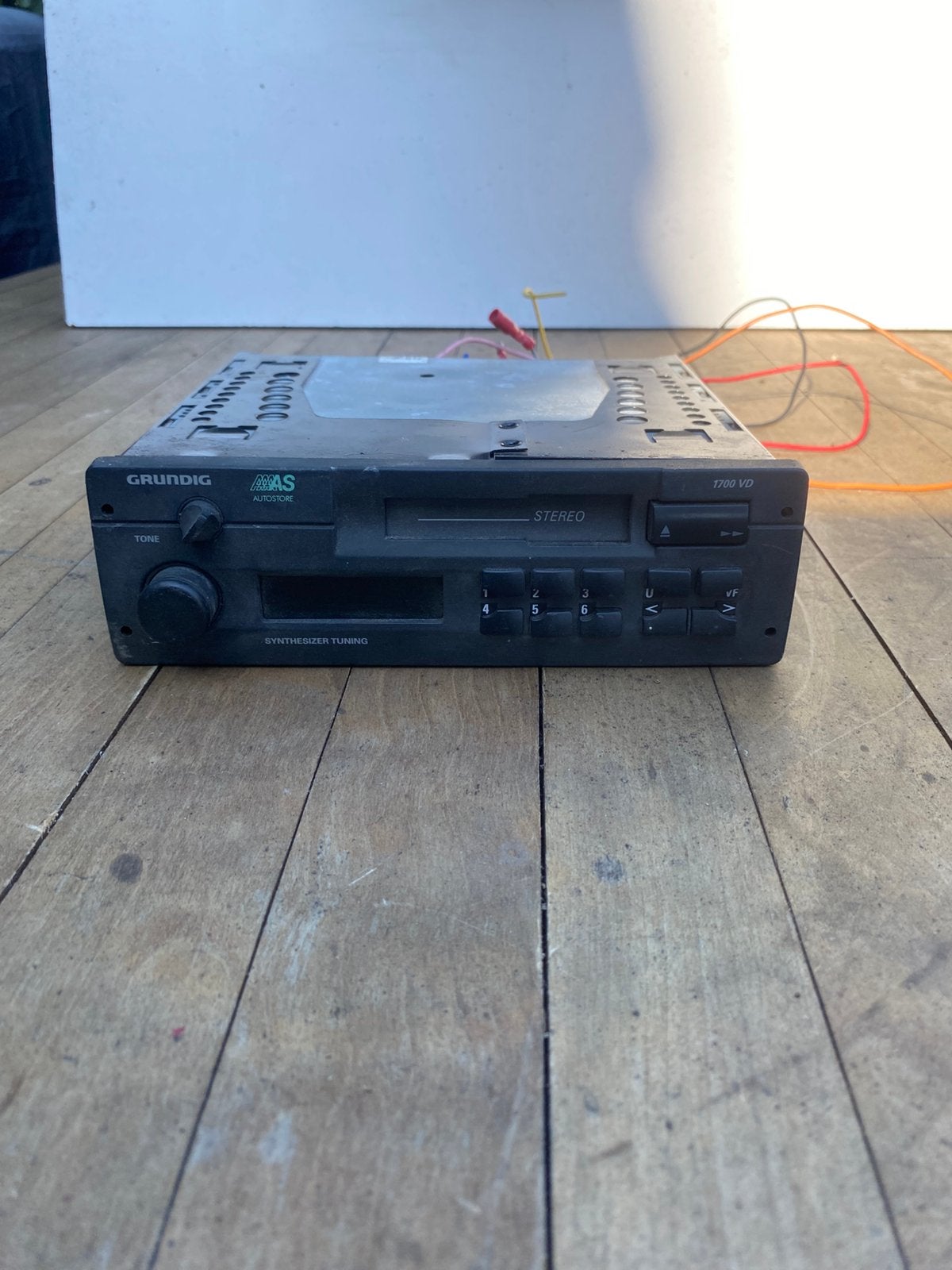 Old school Grundig autoradio, Auto diversen, Autoradio's, Ophalen of Verzenden, Zo goed als nieuw