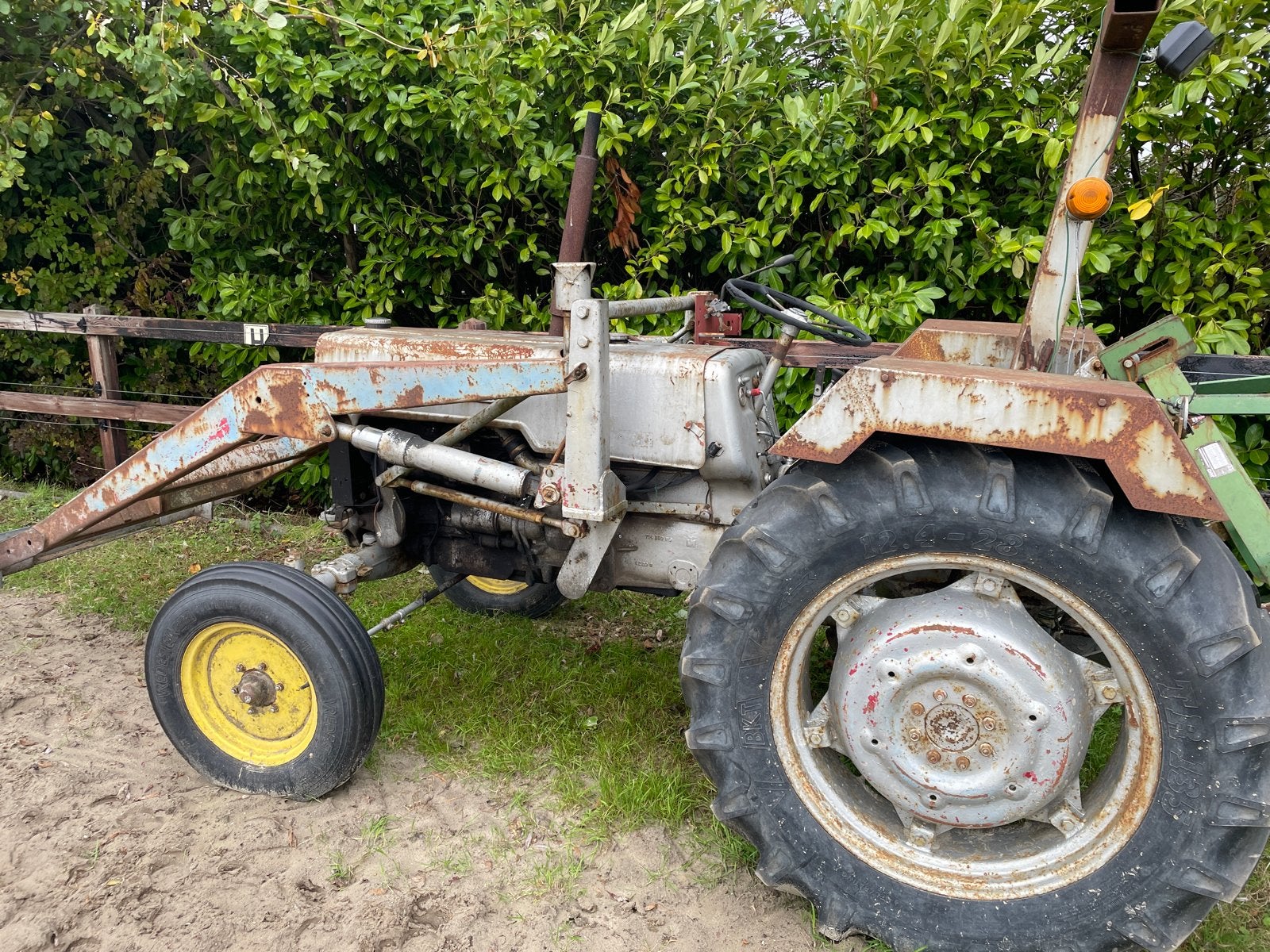 McCormick Tractor met voorhef en achterweg, Ophalen