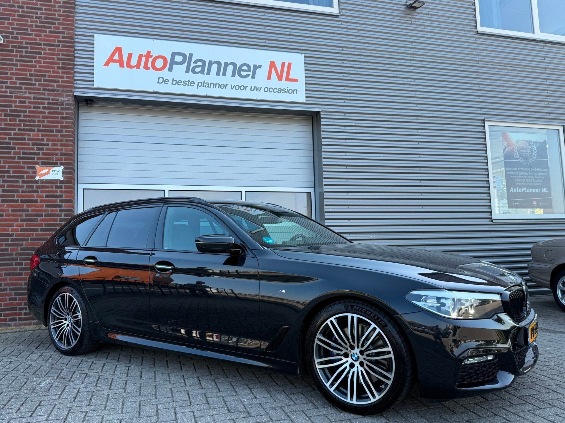BMW 5-serie Touring 530d Executive M Sport! Cruise! H/K! Nav, Auto's, Automaat, Achterwielaandrijving, Gebruikt, 2000 kg