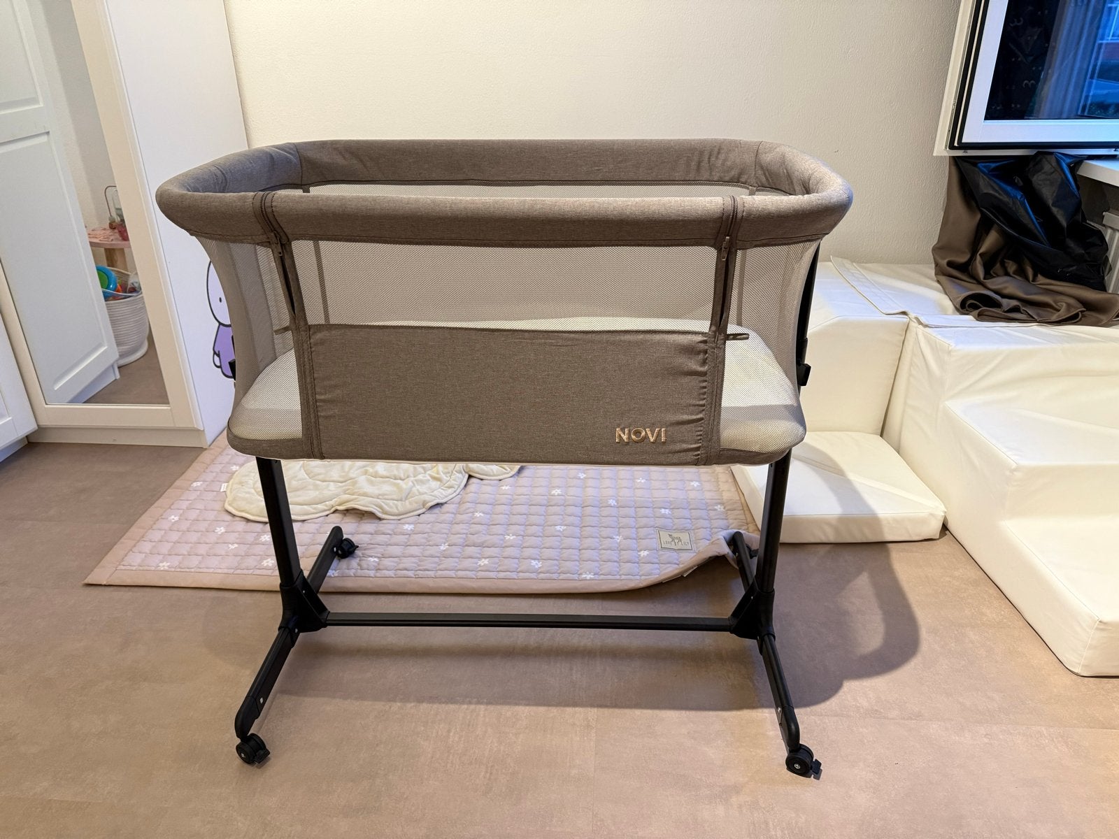 Co-Sleeper Novi Kyra Air+ Hazel Melange - Anti Refluxstand, Kinderen en Baby's, Babywiegjes en Ledikanten, Ophalen of Verzenden