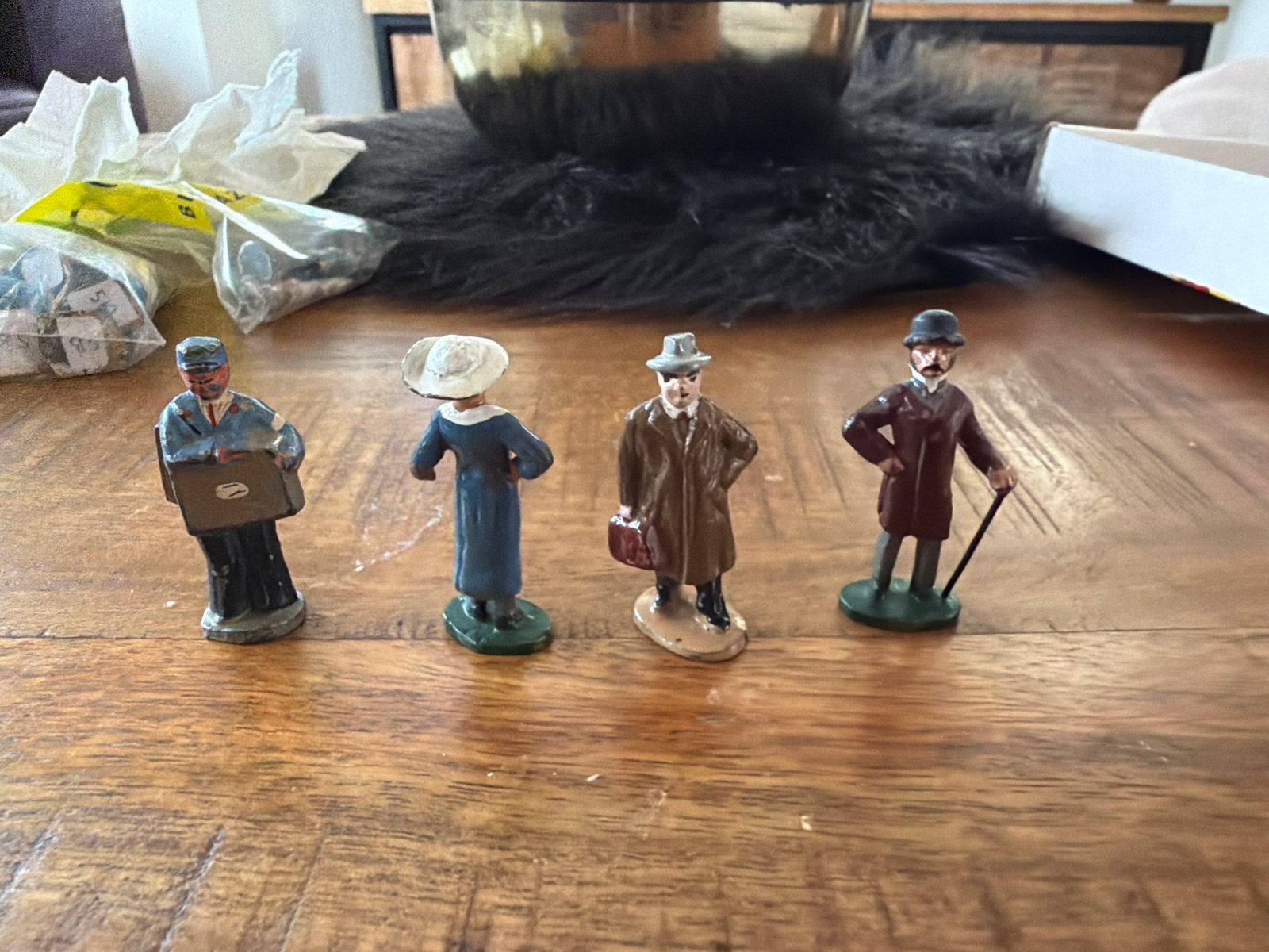 Vier oude poppetjes - Dinky Toys ??, Gebruikt, Z, Ophalen of Verzenden, X
