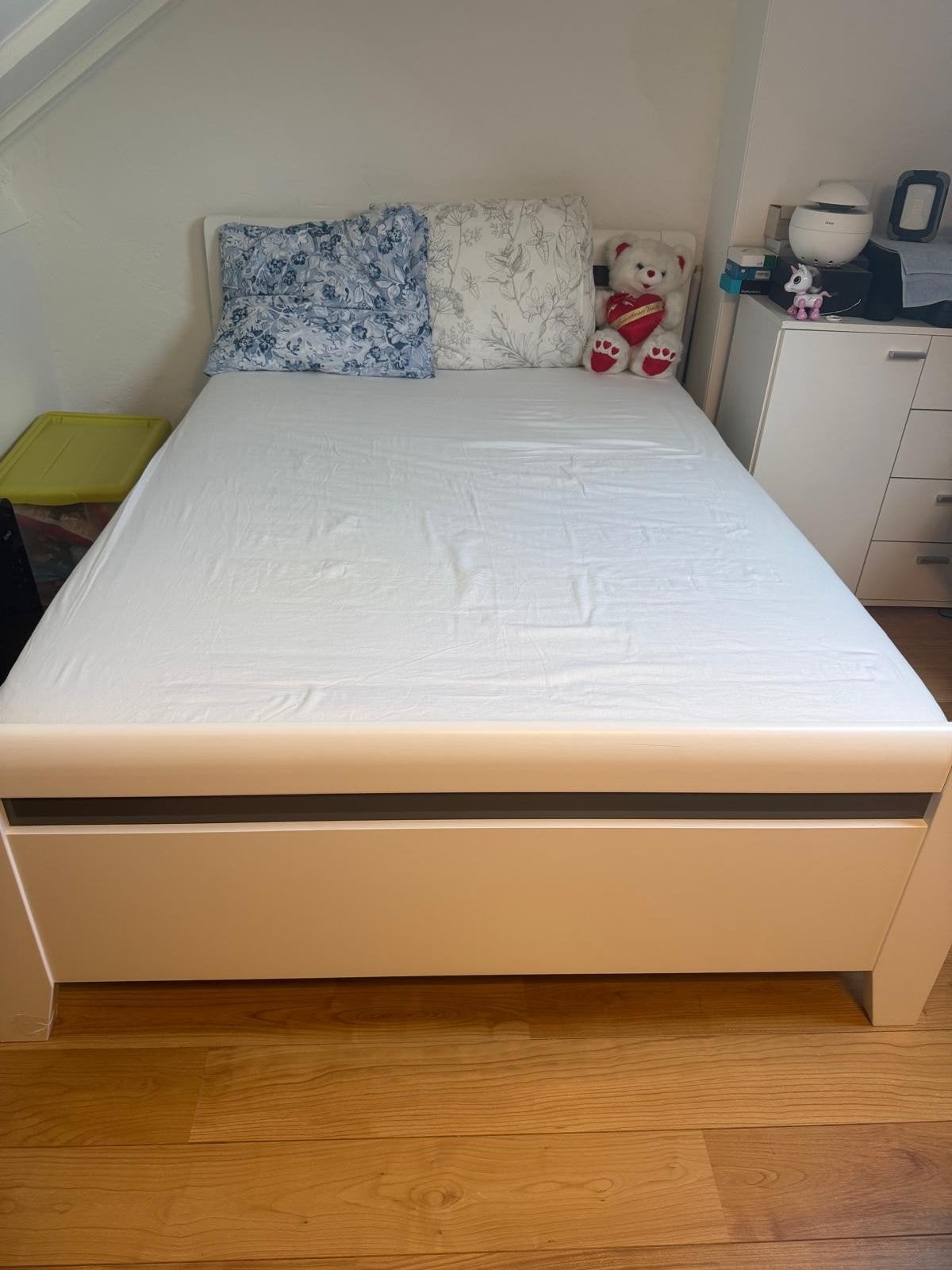 Tweepersoonsbed met matras, Gebruikt, Eenpersoons, Hout, Wit