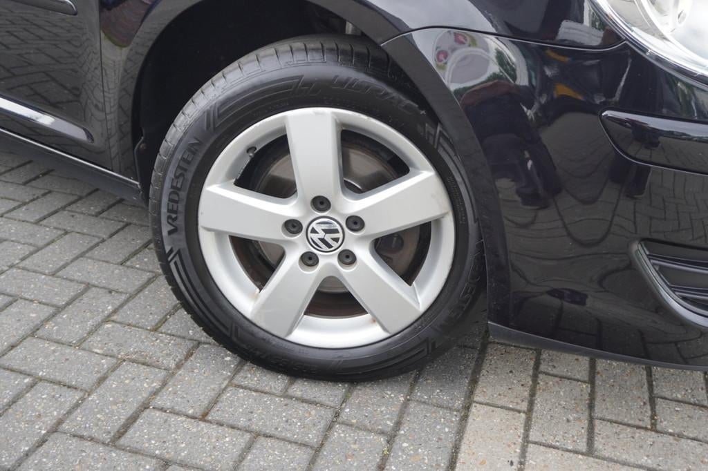 Volkswagen Touran 1.6 Trendline 7p / Trekhaak / Stoelverwarm, Voorwielaandrijving, Stof, Gebruikt, Zwart