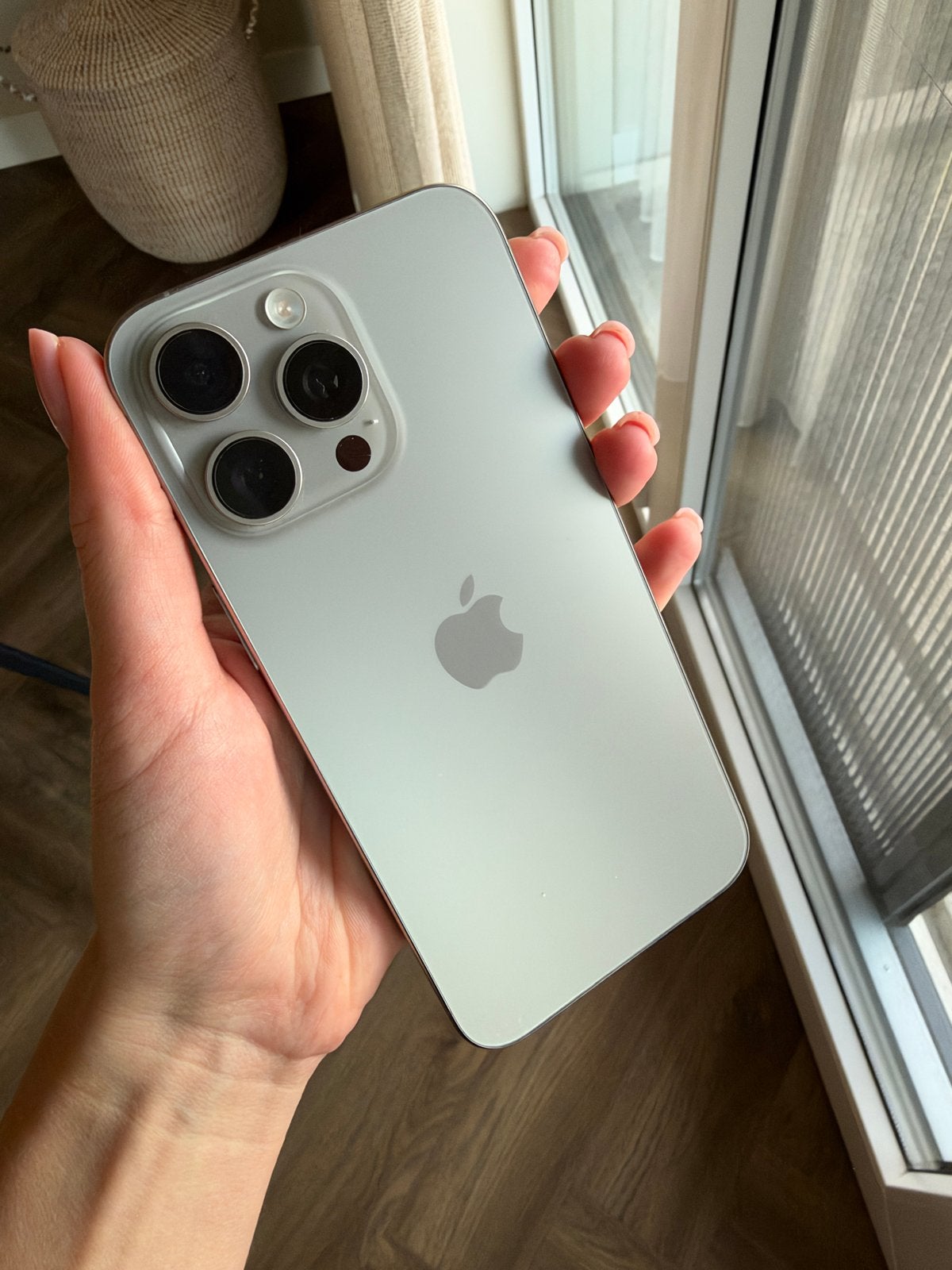 Foto 4 van iPhone 15 Pro Max Titanium - Zo goed als nieuw