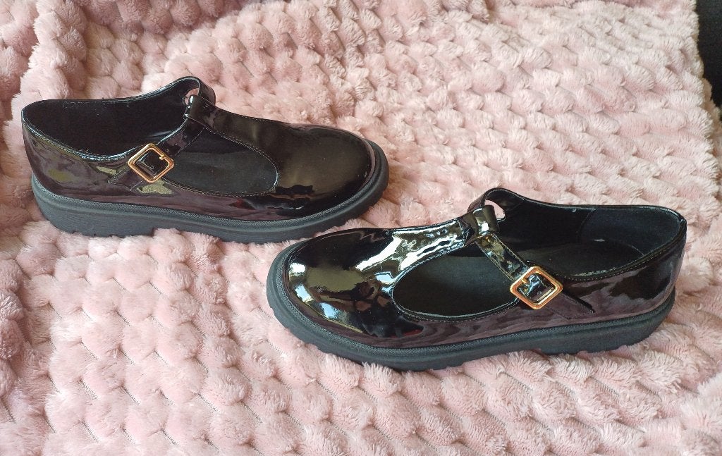 Mooie zwarte lakschoenen met gesp-sluiting (maat 40), Zwart, Ophalen of Verzenden, Zo goed als nieuw, Raid