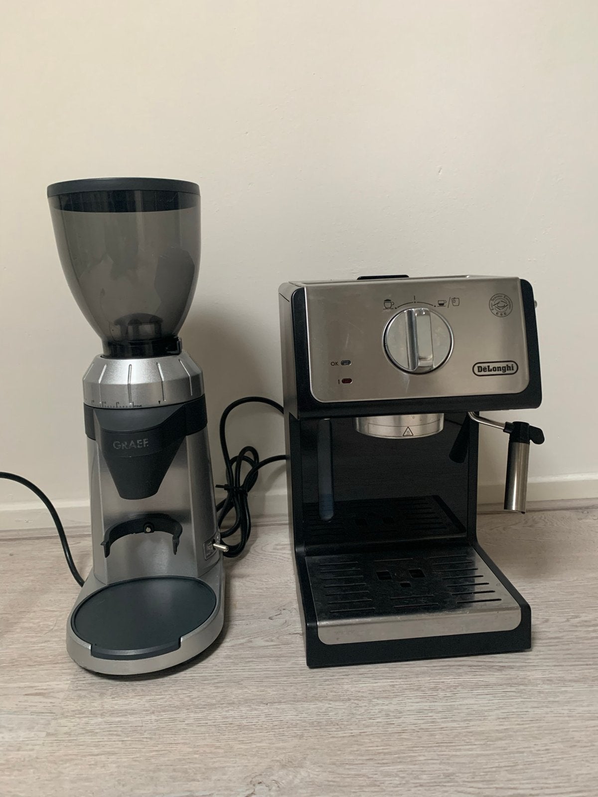 Graef koffiemolen & Delonghi espressomachine met accessoires, Stoompijpje, Gebruikt, Gemalen koffie, Ophalen of Verzenden