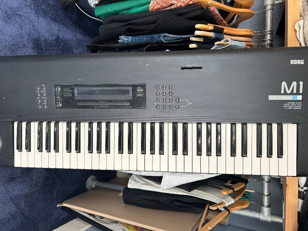 Korg M1 Synthesizer 961 keys), Ophalen, Korg, Midi-aansluiting, 61 toetsen