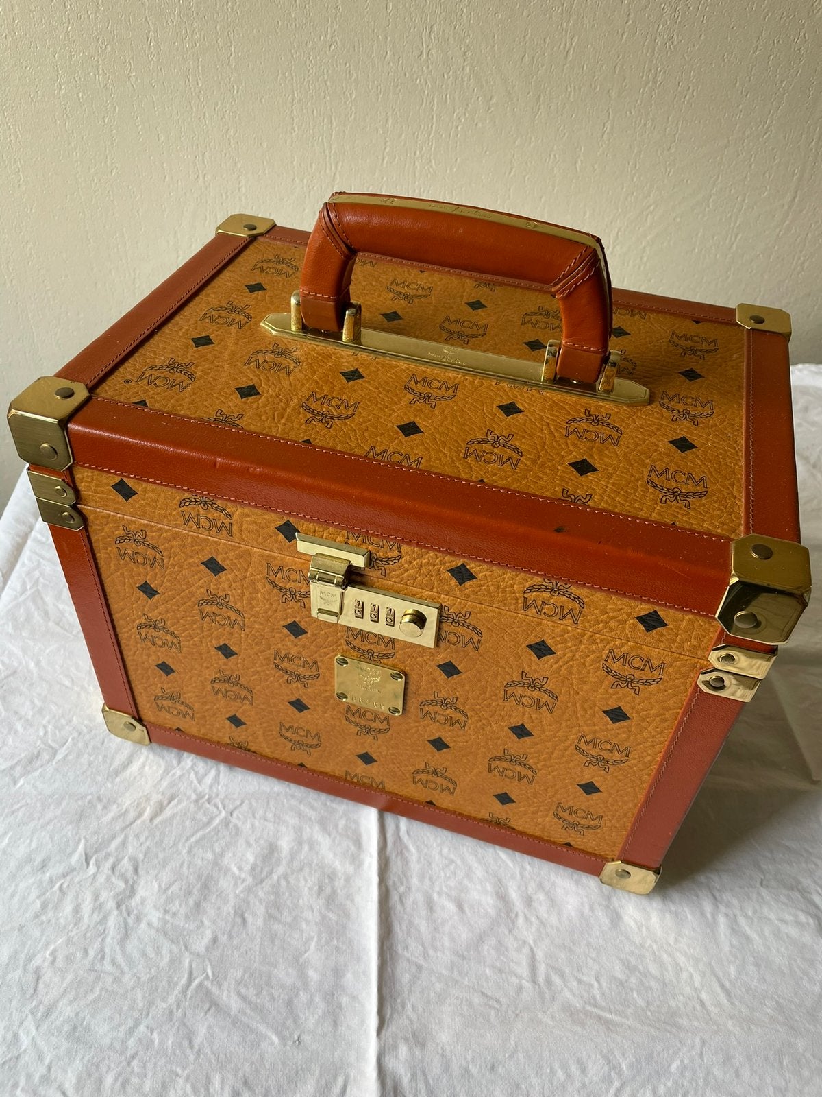 MCM Beautycase, Ophalen, Bruin, Met slot, Zo goed als nieuw
