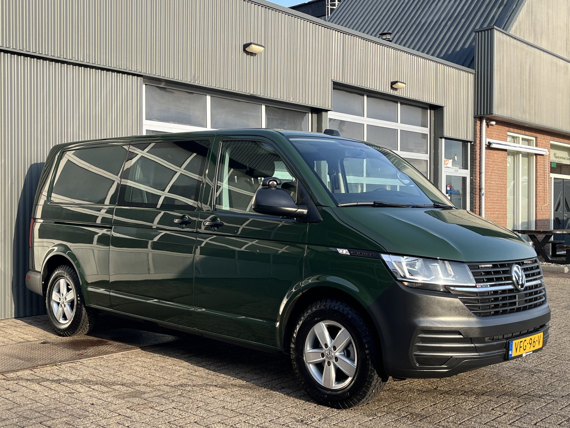 Volkswagen Transporter 2.0 TDI L2H1 4x4 DC 150pk 4 motion Bp, Auto's, Voorwielaandrijving, Dealer onderhouden, Stof, Gebruikt