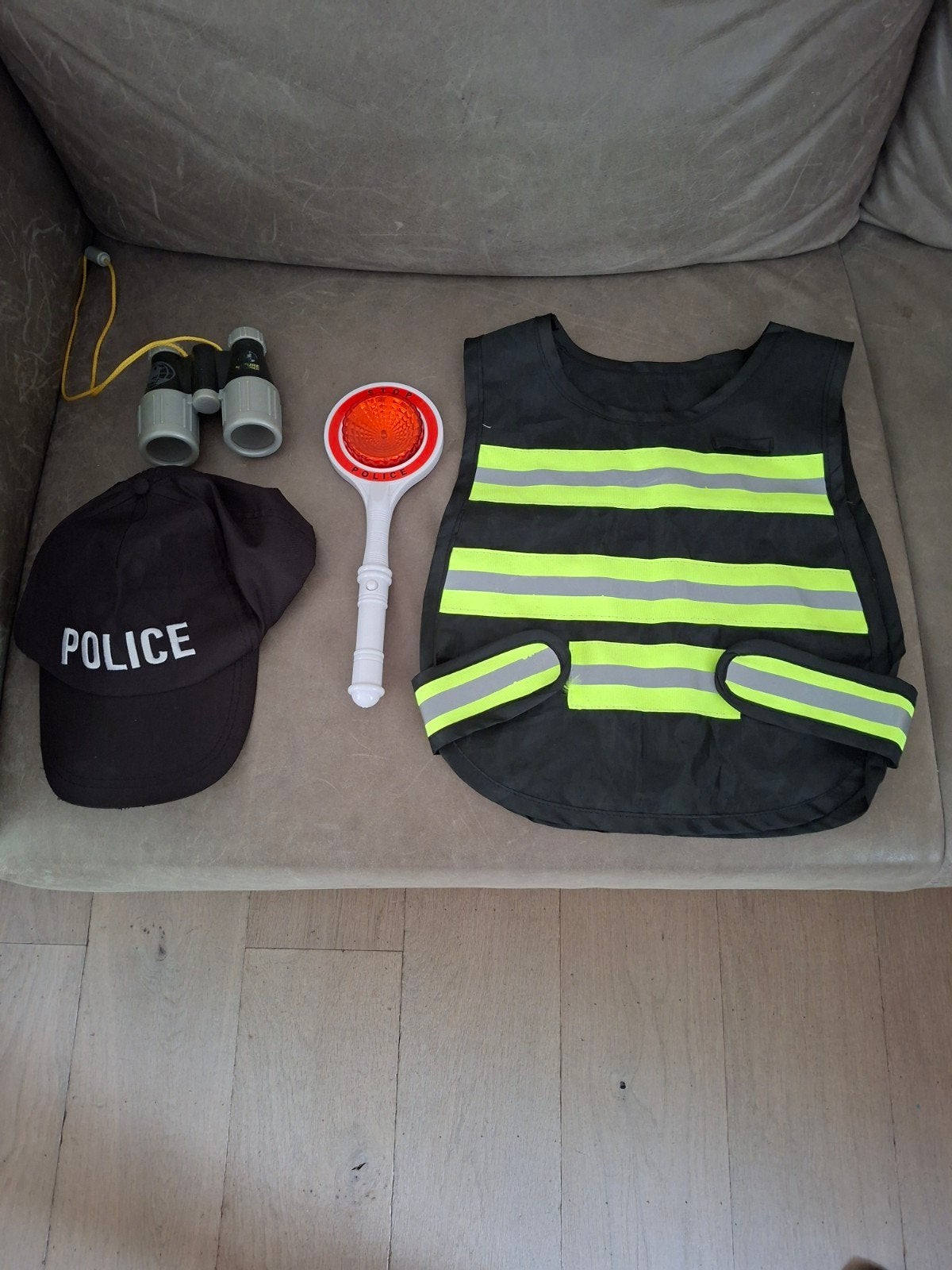 Leuke politie set: hesje, pet en stoplicht met lampje, Ophalen, Gebruikt, Jongen of Meisje