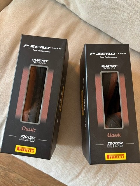Twee Pirelli P Zero Racebanden (niet TLR), Overige merken, Carbon, Heren, Ophalen of Verzenden