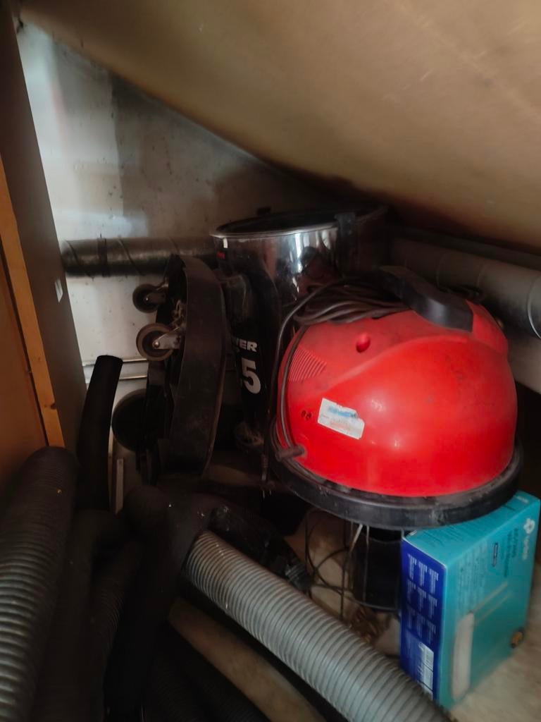 Nat- en droogzuiger (2 van 3 motoren werkend), Ophalen