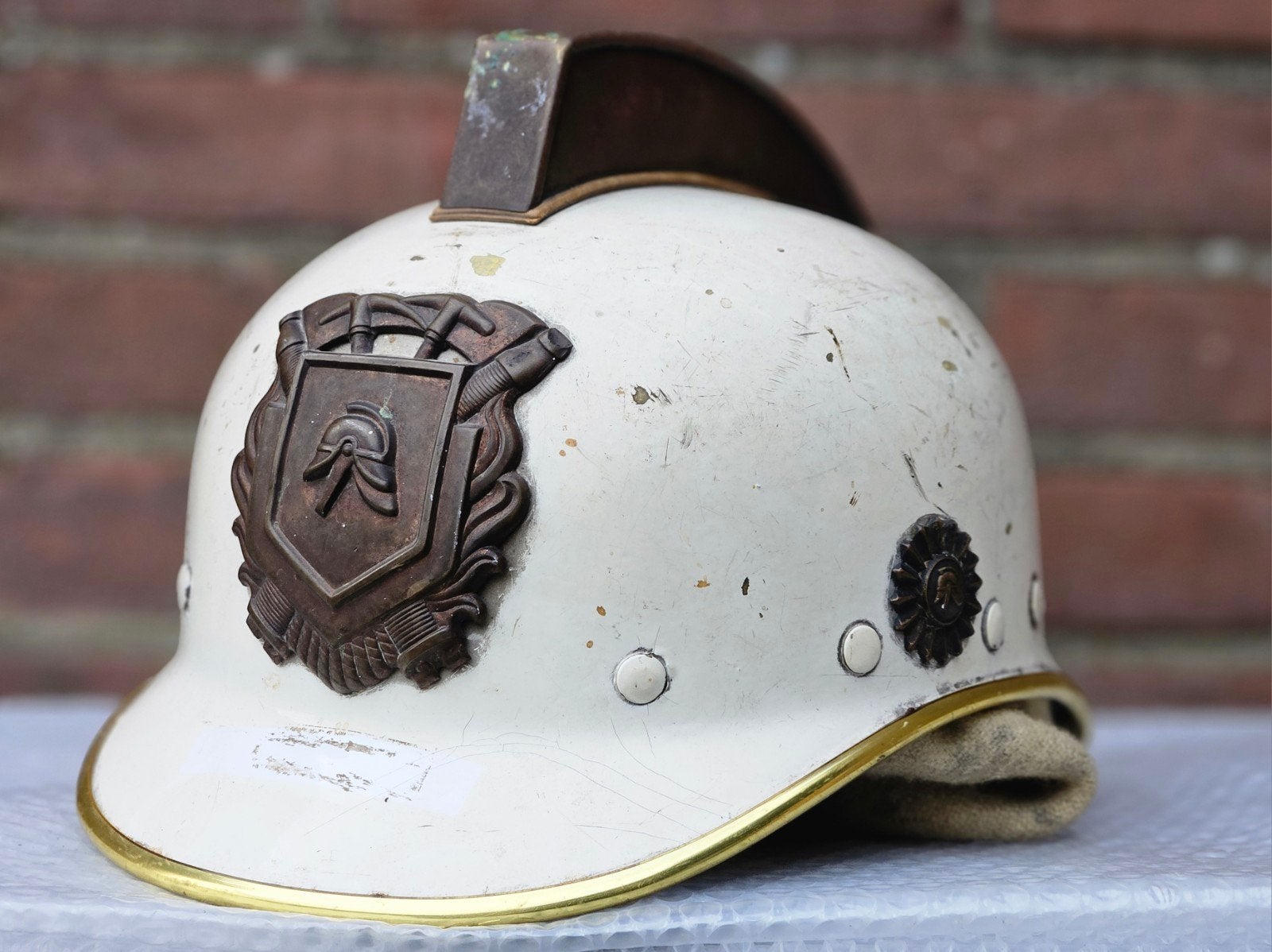 Brandweerhelm brandweer Nederland model Kraaijer, Ophalen of Verzenden, Landmacht, Nederland, Embleem of Badge